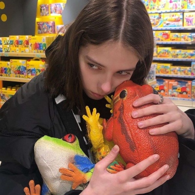 高冷女生欧美头像