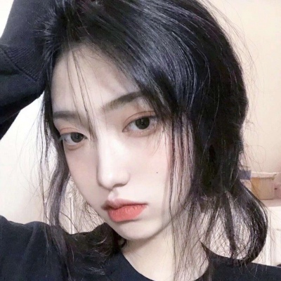 严肃头像图片女