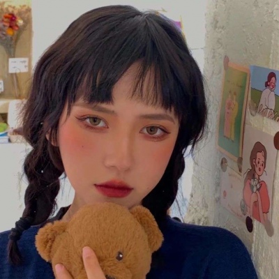 严肃头像图片女