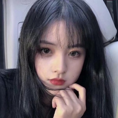 严肃头像图片女