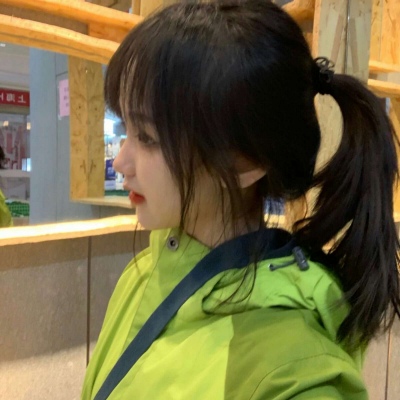 绿色衣服女生头像真人
