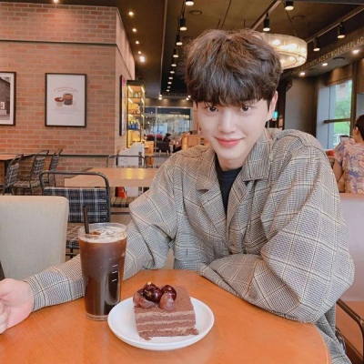 年轻帅气的头像,男生头像图片