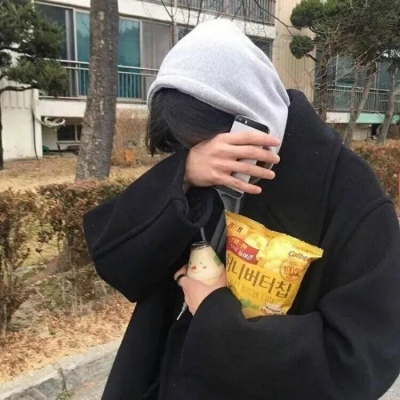 最新伤感男头像经典颓废