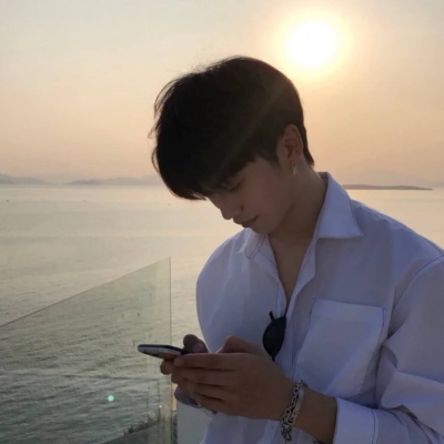 伤感男生头像落寞孤单