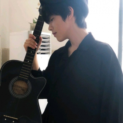 qq头像男真人侧脸帅气高清图片