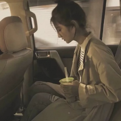 高清成熟的侧颜伤感头像女暗色系图片,女生头像图片