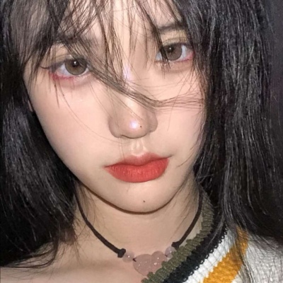 高清女头脸部特写忧郁伤感图片