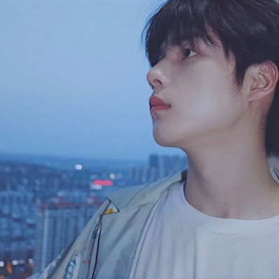 2021温文尔雅英姿飒爽的男生帅气头像