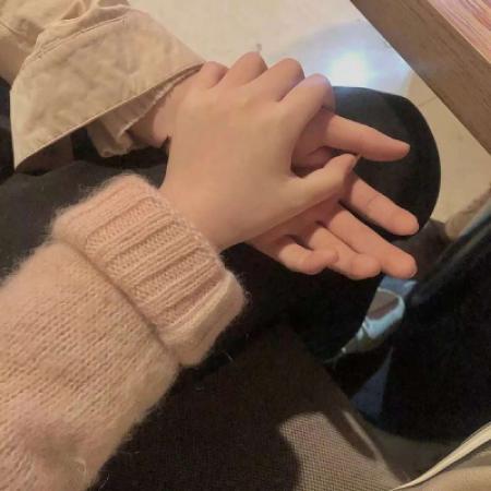 一左一右手控情侣头像