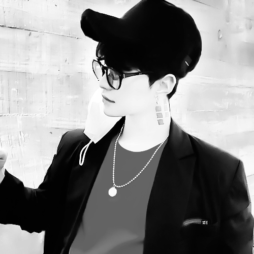 低头的男生头像灰色