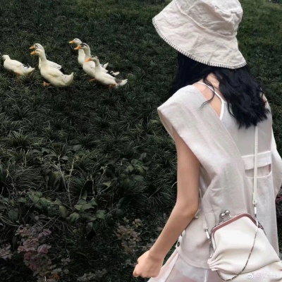 高清好看的背影头像女生2021最火图片