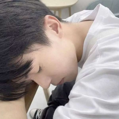 高清帅气的小红书头像男生真人图片