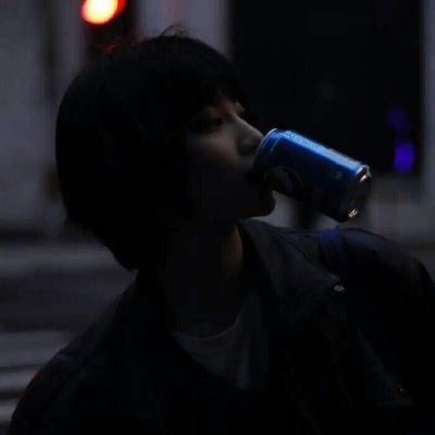 高清有点颓废的2021男生伤感头像图片