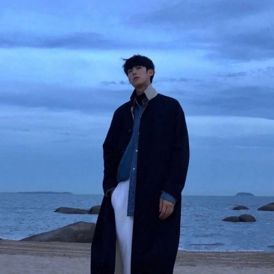 精选的小众男头帅气图片,男生头像图片