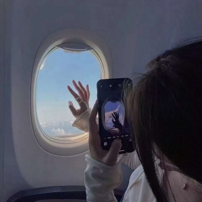 高清女生简单干净的头像图片