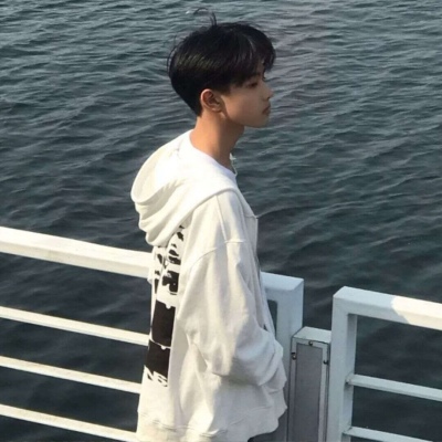 被爱伤过的丧系男头真人超酷图片,男生头像图片