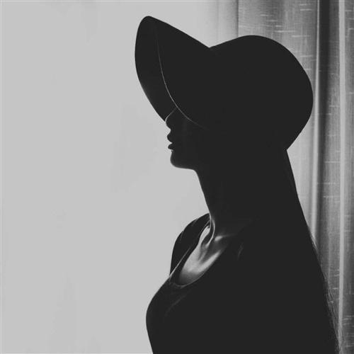 伤感黑白头像图片女