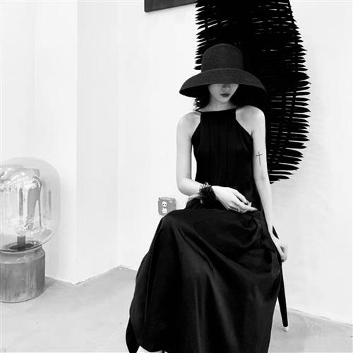 个性时尚的非主流黑白美女头像