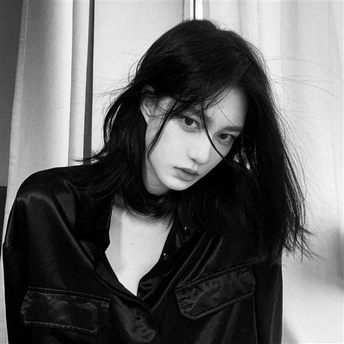 高清美女头像黑白图片