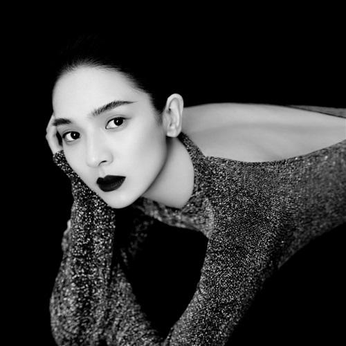 美女头像图片气质侧面黑白
