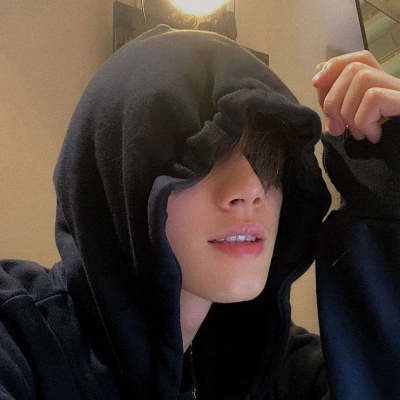 2021年qq最火最好看男生头像