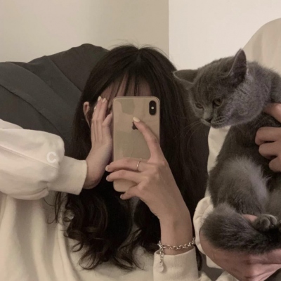 女生头像抱着猫2020图片