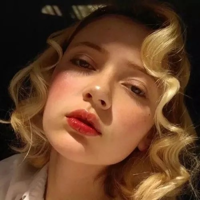 高清洋气的2021年欧美头像女生