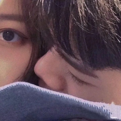 高清超甜的情侣头像一对两张亲吻图片