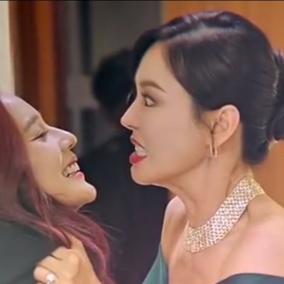 高清一左一右的顶楼对喊头像情侣图片