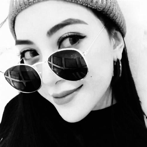 黑白酷酷的女生头像