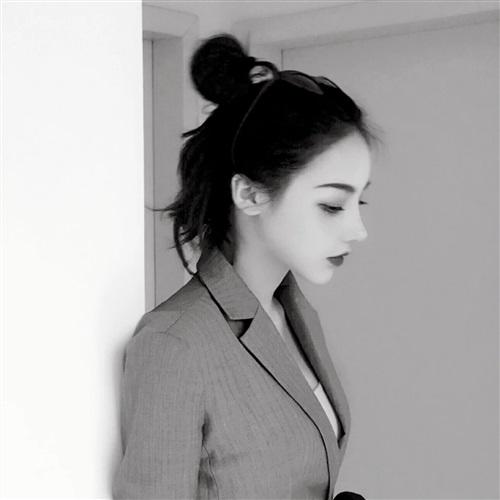女生头像真人高冷霸气黑白