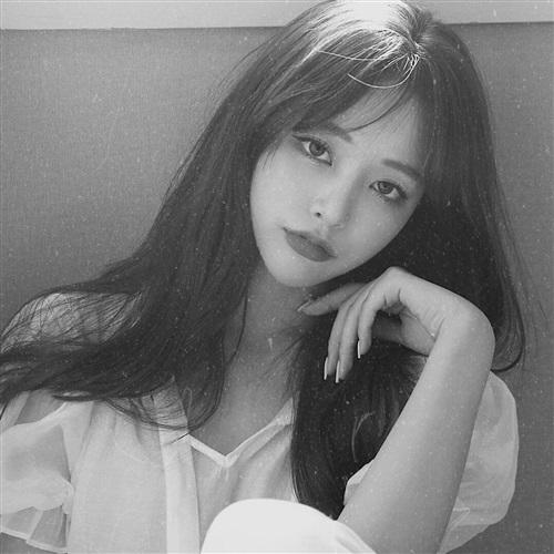 美女头像女高清黑白背影的侧面的