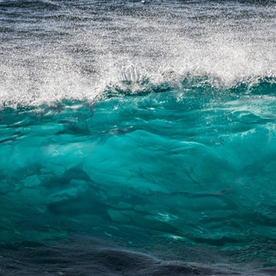 汹涌彭拜的高清巨海浪头像图片