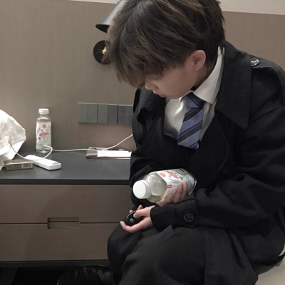 高清真人男头看不出来是网图的照片,男生头像图片