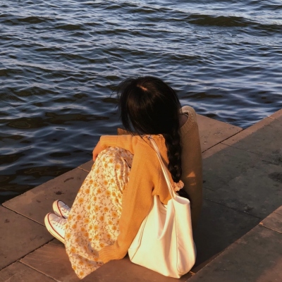 高清真人图片背影女生头像