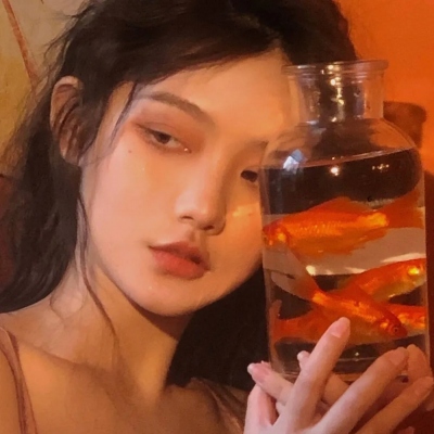 高清好看的情绪化女头像图片