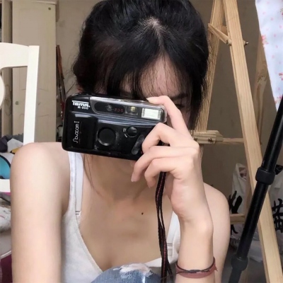 高清好看的情绪化女头像图片