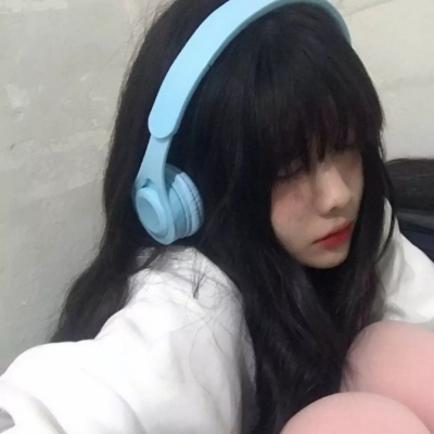 高清好看的情绪化女头像图片