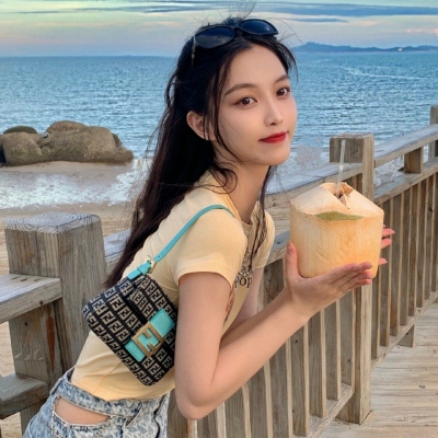 高清漂亮的真人照片同一人20张头像