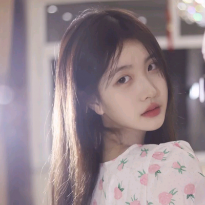 女生思念一个人的头像图片