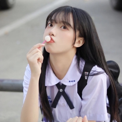 高清清纯的学院风女生头像甜美可爱图片