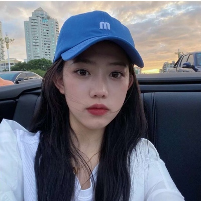 高清冷酷的成熟御姐女生头像图片