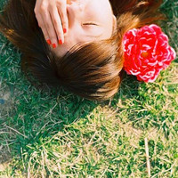 唯美的伤感蒙眼女生头像图片