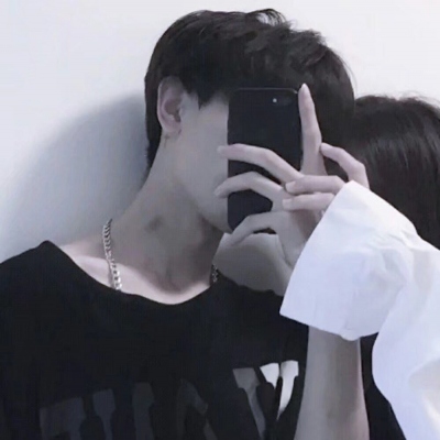 高清一左一右的2021最新情侣真人头像图片