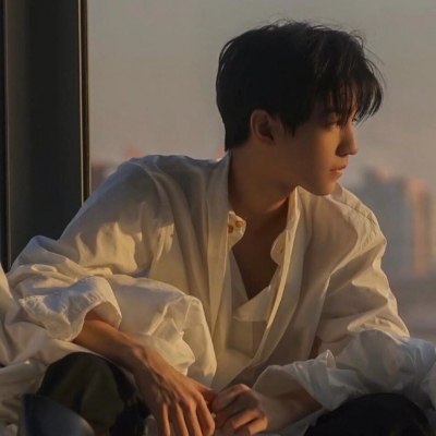 温柔系超级好看很有个性的男生头像