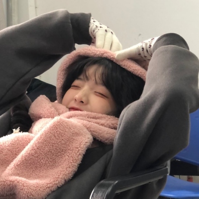 搞怪又超级可爱的甜美小姐姐头像