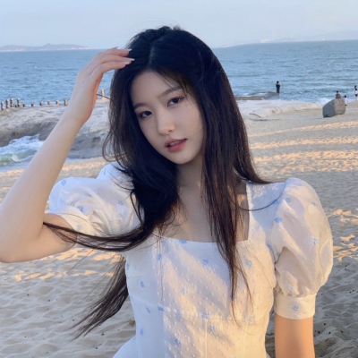 很高雅气质满分的好看女生头像