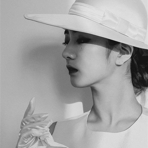美女头像唯美黑白伤感