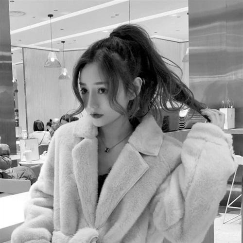 长发美女安静又冷酷的黑白美女头像大全