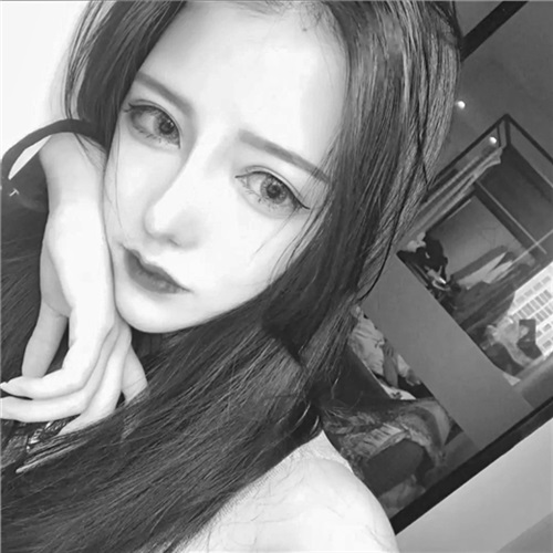 长发美女安静又冷酷的黑白美女头像大全